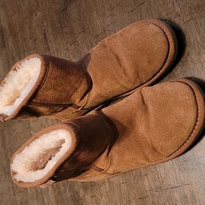 Minnetonka Shearling Boots Womens size 8 Chestnut